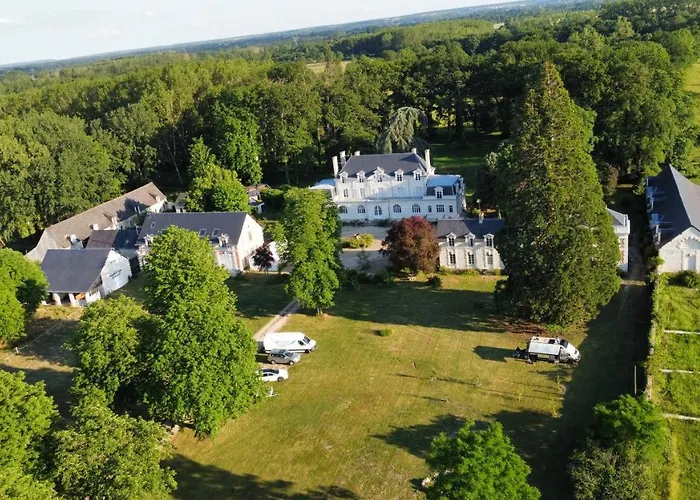 Emplacement Bucolique De Camping Dans Le Parc Du Chateau - Attention Tente Et Materiels Non Fournis Et Sans Possibilite De Faire Courir Une Rallonge Pour Se Raccorder A L\'Electricite