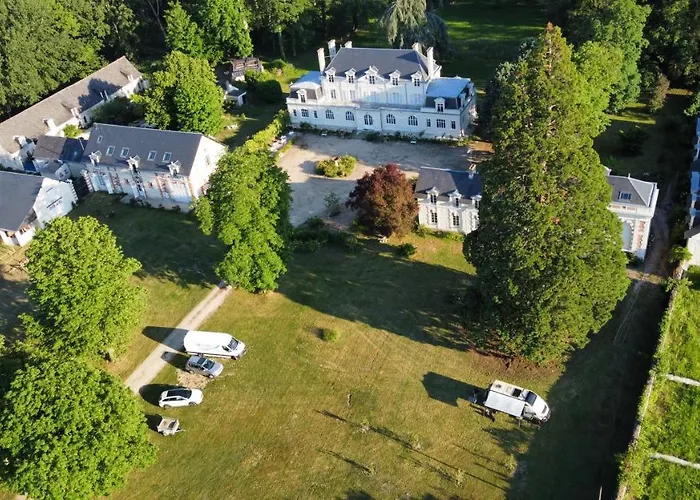 Emplacement Bucolique De Camping Dans Le Parc Du Chateau - Attention Tente Et Materiels Non Fournis Et Sans Possibilite De Faire Courir Une Rallonge Pour Se Raccorder A L\'Electricite