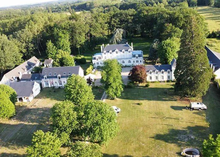 Emplacement Bucolique De Camping Dans Le Parc Du Chateau - Attention Tente Et Materiels Non Fournis Et Sans Possibilite De Faire Courir Une Rallonge Pour Se Raccorder A L\'Electricite