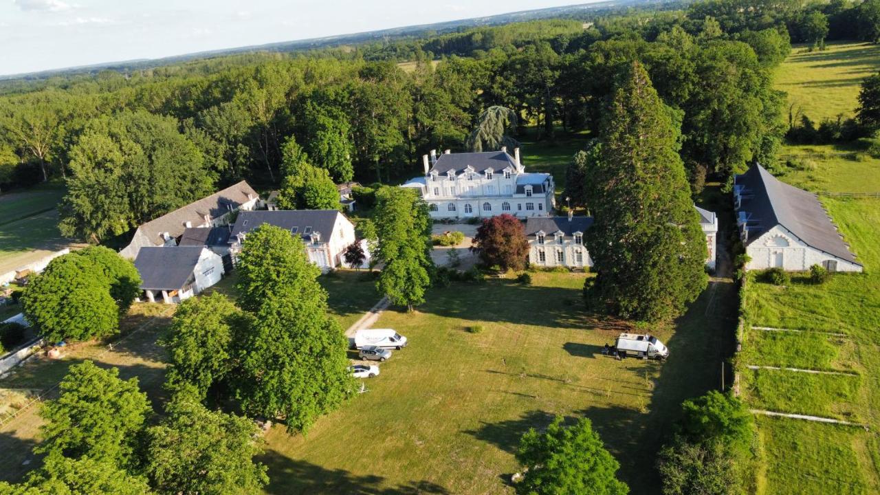 Château Campsite: Rustic Outdoor Experience Campsite Brain-sur-Allonnes
